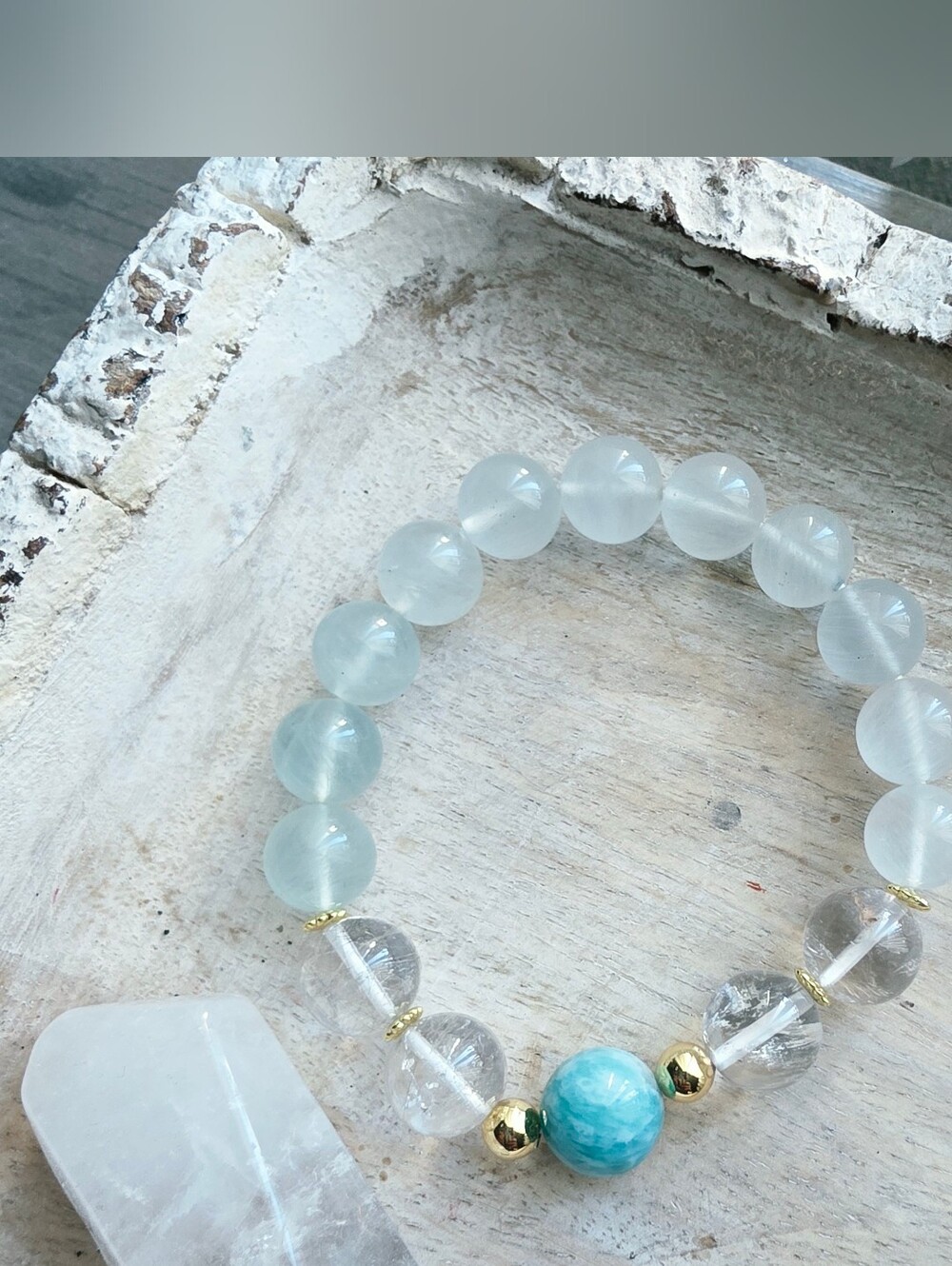 Natural Gemstones Crystal Bracelet in Ombre Aquamarine